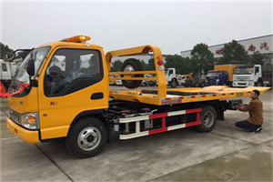 辽中哪里有拖车服务